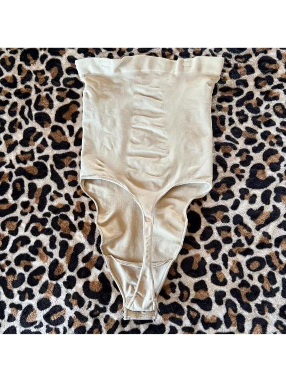 Skims light nude strapless bodysuit